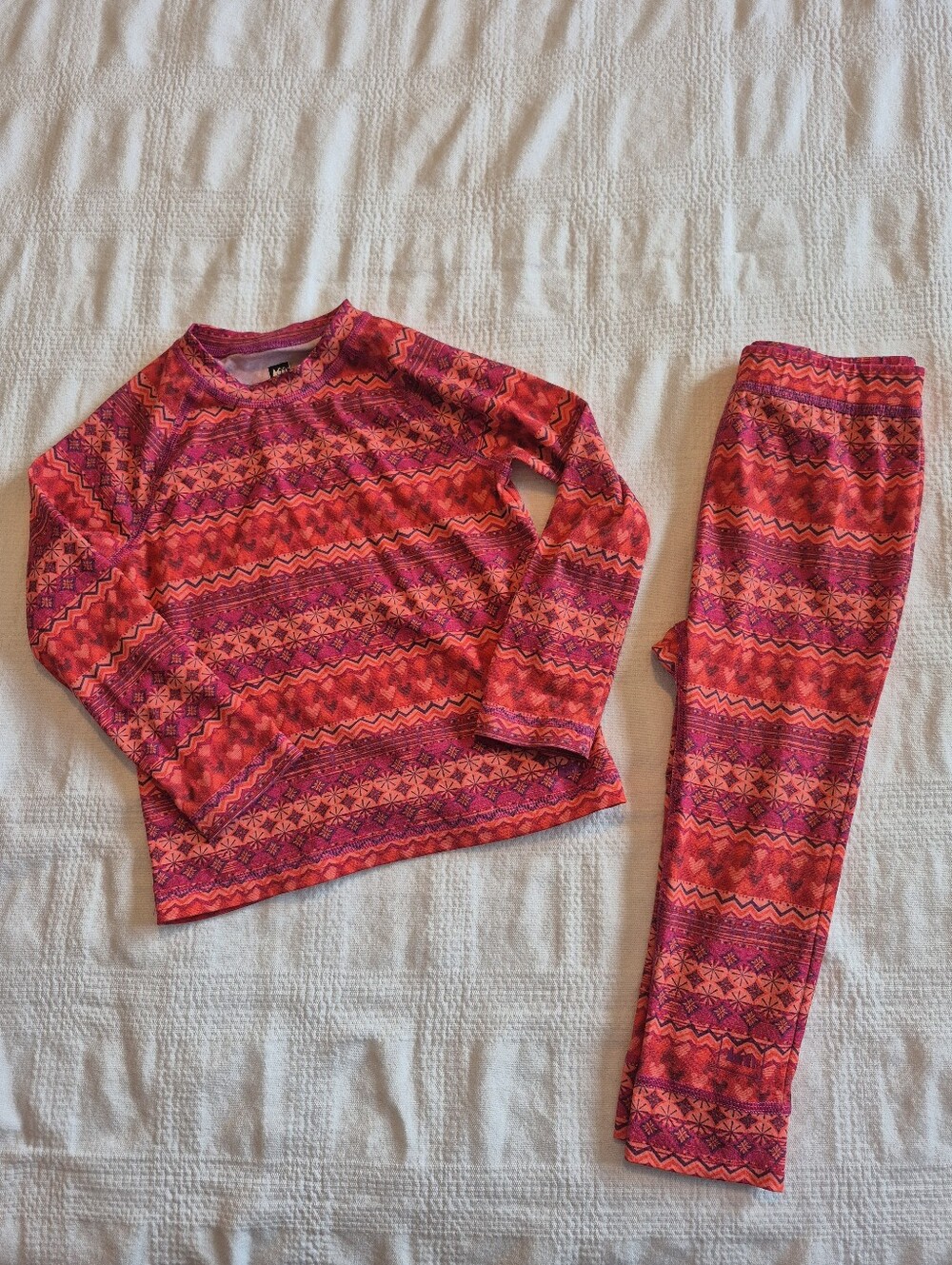 REI girls size 3T base layer long sleeve shades of red VGUC